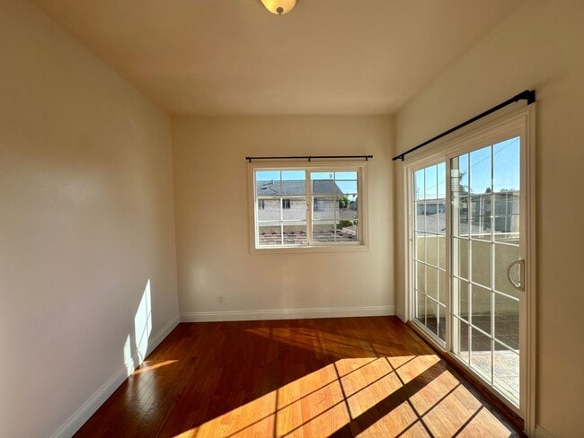 Building Photo - Beautifully Renovated 4 Bed 4 Bath House For Rent In Long Beach!