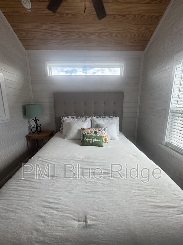 Building Photo - 57 Breezy Mdw Ln