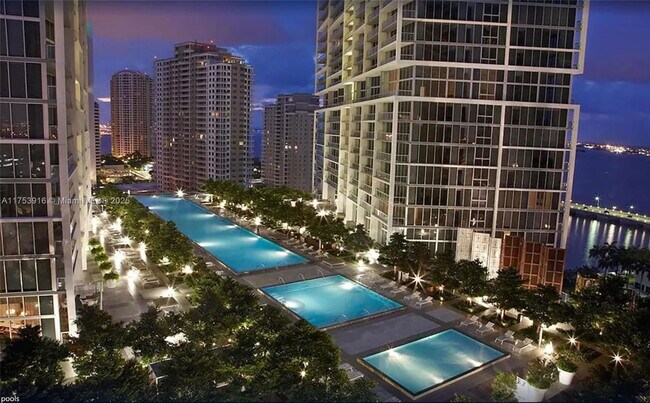 Building Photo - 495 Brickell Ave