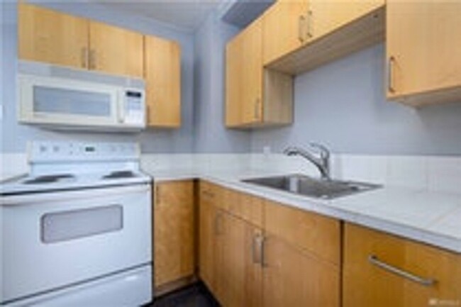 Building Photo - 2 bed/1 ba Craftsmen In Tacoma