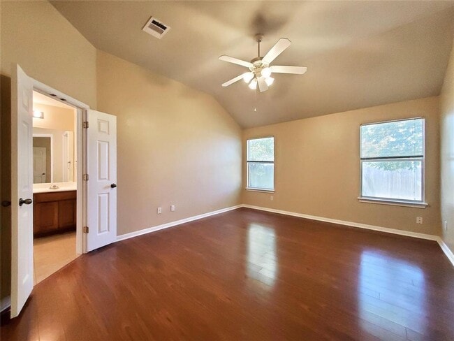 Building Photo - 491 Goldenrod St