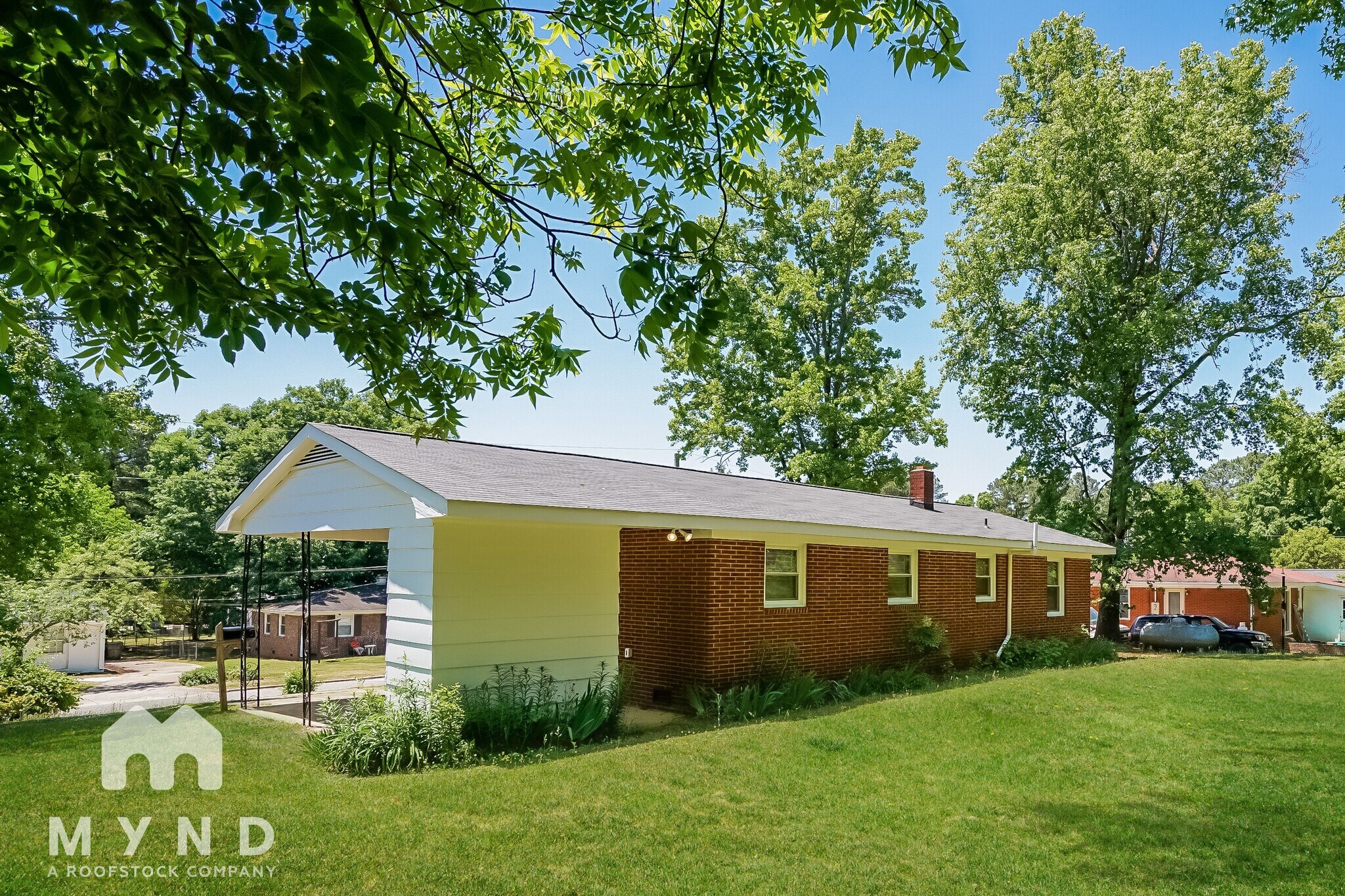 Building Photo - 706 Pond St