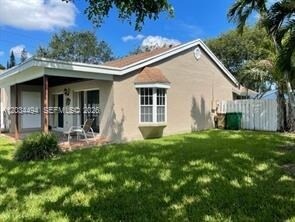 Building Photo - 11160 SW 11th Pl
