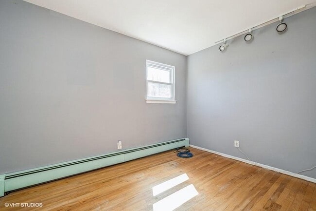 Building Photo - 126 Linden Ln