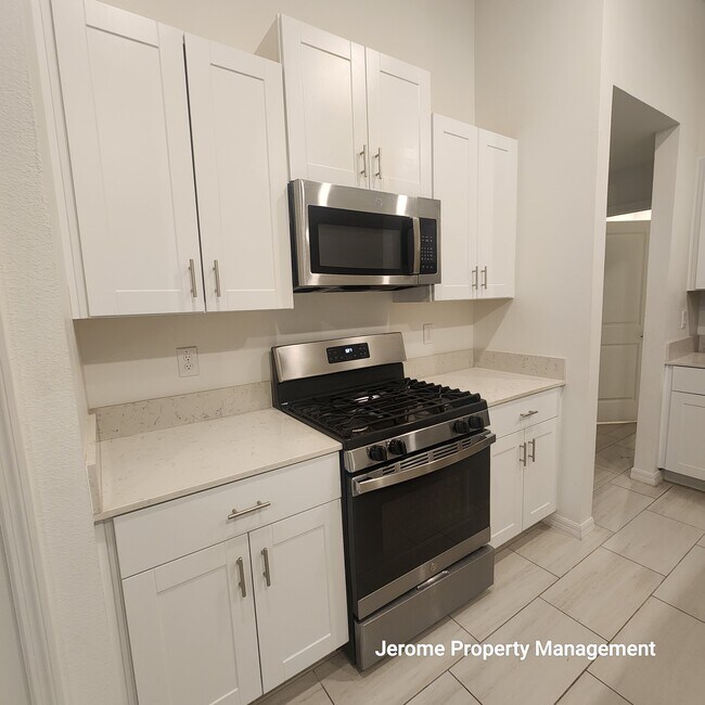 Building Photo - 35099 Ackley Trce