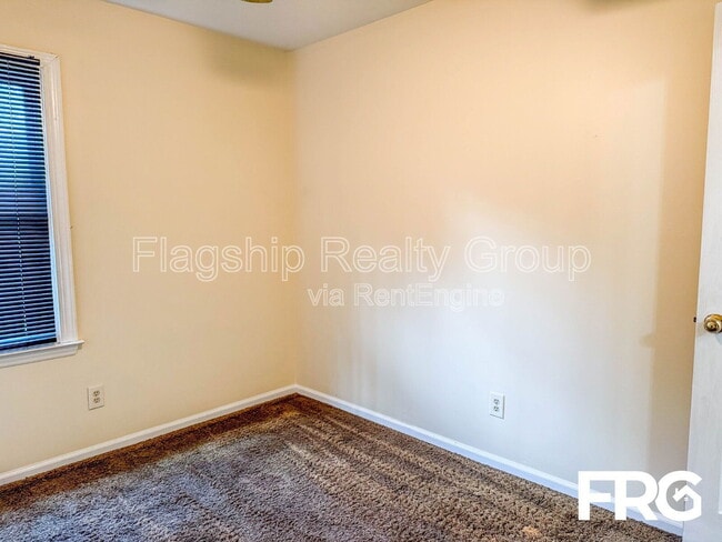 Building Photo - 105 Chesterfield Ct