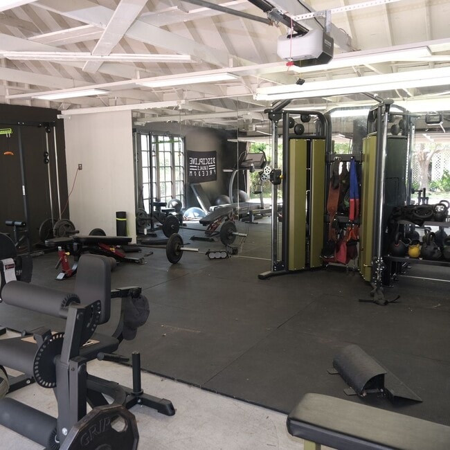 Building Photo - SPACIOUS MANSION WITH 2 PRIVATE ROOMS *FOR...