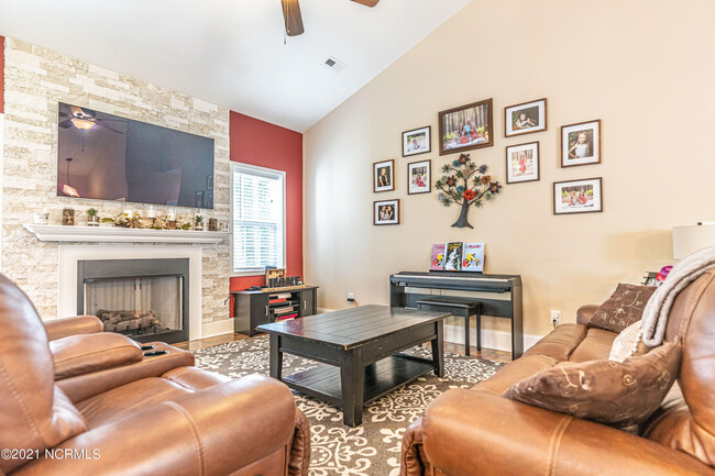 Building Photo - 55 Bridle Path Cir