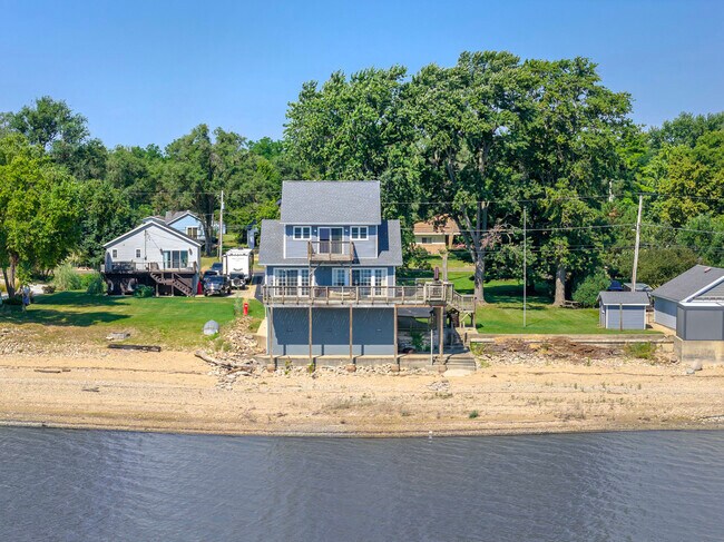Building Photo - 15414 N River Beach Dr