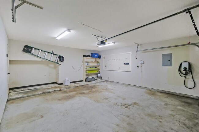 Building Photo - 21734 Maple Bluff Dr