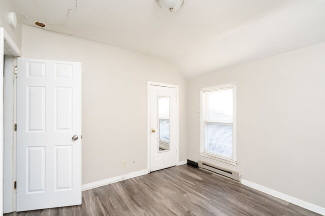 Building Photo - 1315 State St