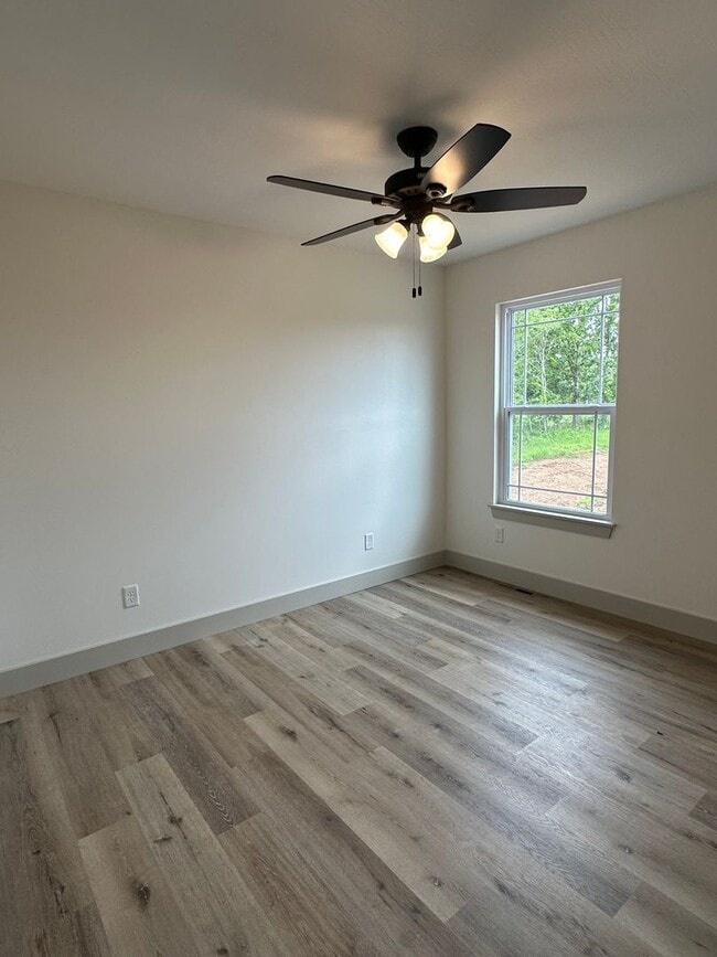 Building Photo - BRAND NEW 4 BED 3 BATH in WAYNESVILLE