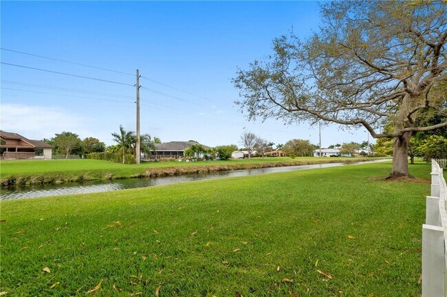 Building Photo - 16220 SW 88th Avenue Rd