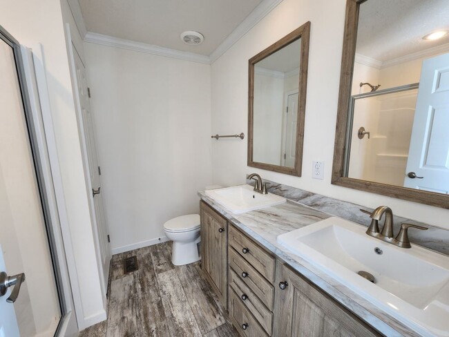 Building Photo - 521 Eland Dr