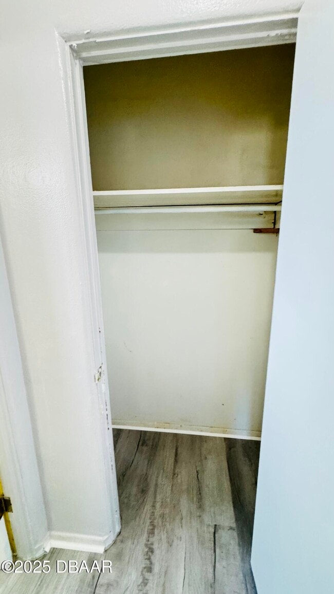 Building Photo - 637 N Oleander Ave