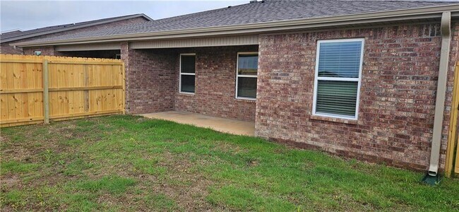 Building Photo - 617 NW 68th Ave