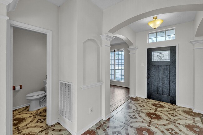 Building Photo - 17611 Magnolia Cir