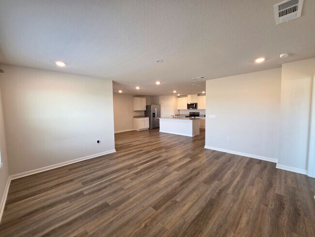 Building Photo - Nearly New 4BR/2BA home close to I10 with energy savings built in