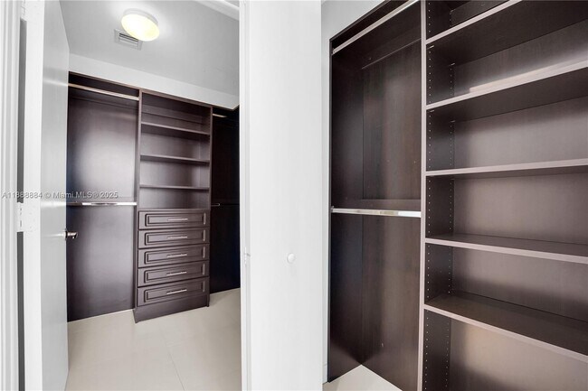 Building Photo - 900 Biscayne Blvd