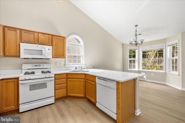 Building Photo - 5703 Halifax Ct