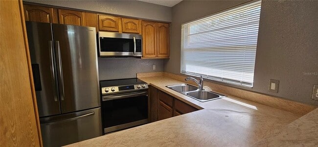 Building Photo - 606 SE 13th Ct