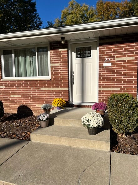 Building Photo - 22 Ansel Ave