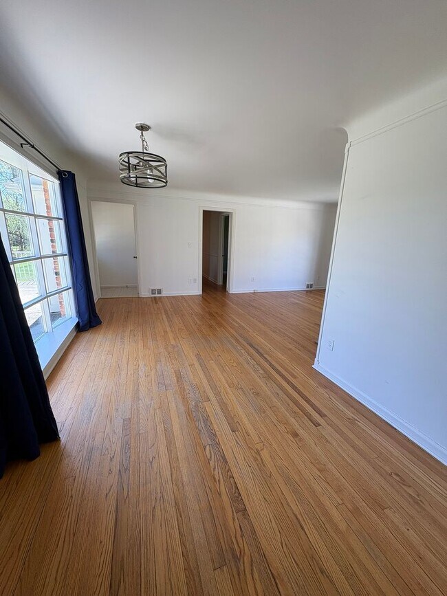 Building Photo - 24975 Franklin Park Dr