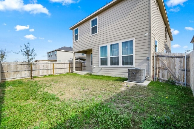 Building Photo - 4 bedroom with office and loft just South San Antonio