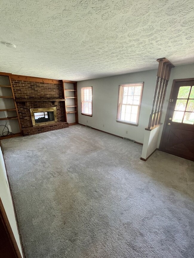 Building Photo - 4 Bedroom Home in Lynchburg