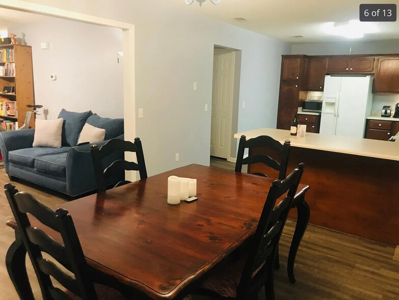 Building Photo - 117 Towne Park Dr W