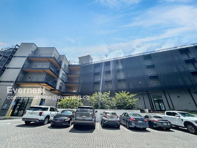 Building Photo - 2704 Clifton Ave