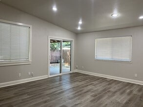 Building Photo - 3020 Olive Glen Ct