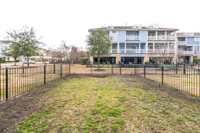 Building Photo - 2716 Veranda Falls