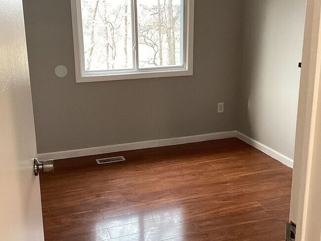 Building Photo - 370 Joe Parker Rd