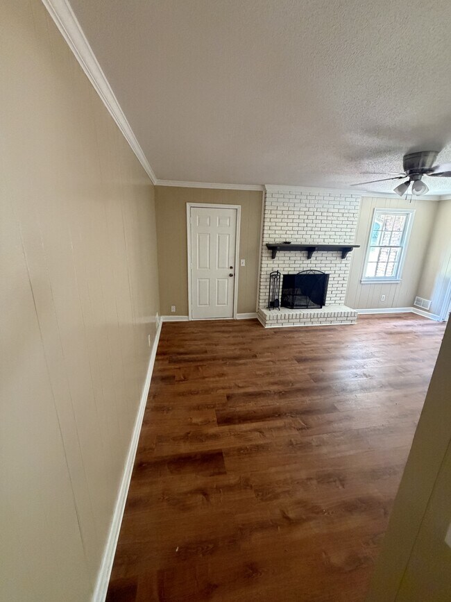 Building Photo - 3208 Downes Grove Rd