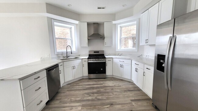 Building Photo - 2904 W Nelson St