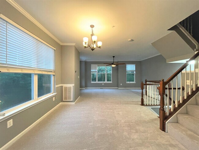 Building Photo - 400 Ava Way NE