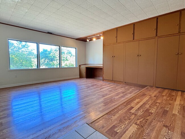 Building Photo - Gorgeous .5 acre lot in Auburn