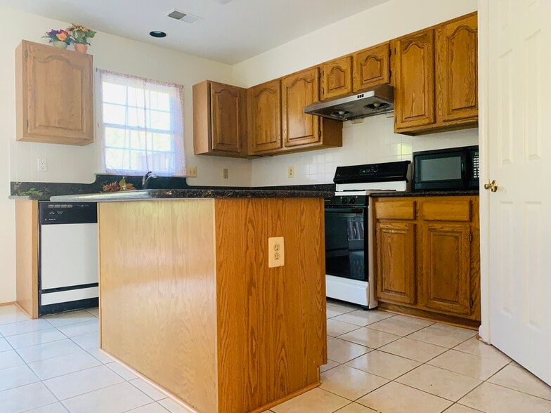 Building Photo - 907 Hidden Moss Dr