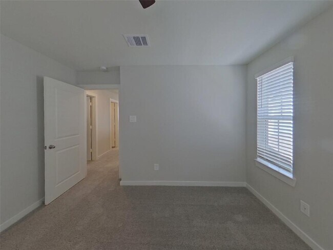 Building Photo - 9835 Willow Creek Commerce Dr