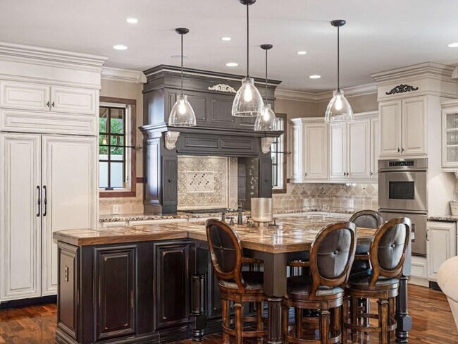 Building Photo - 3807 Harding Pl