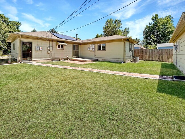 Building Photo - $0 DEPOSIT OPTION! UNIVERSITY PARK/DU, BEAUTIFUL RANCH HOME, 3 CAR GARAGE, HARDWOOD FLOORS, SOLAR...