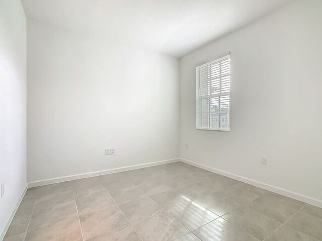 Building Photo - New Luxury Townhome in Celebration with All porcelain tiled floors. Island Village new construction