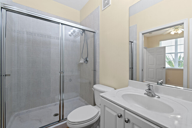 Building Photo - 147 Greenwich Cir