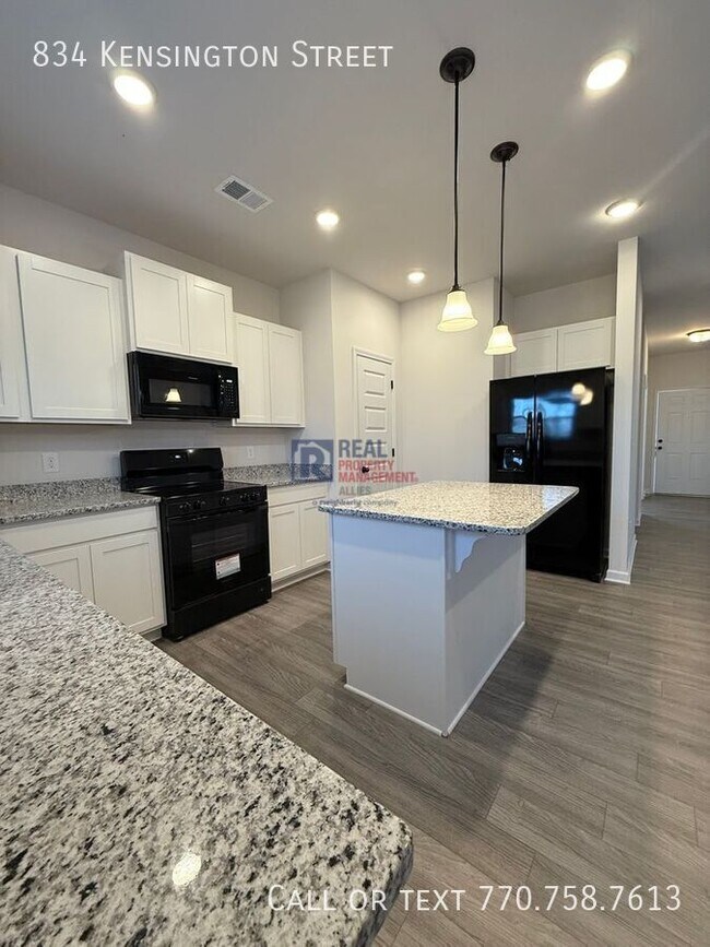 Building Photo - 834 Kensington St