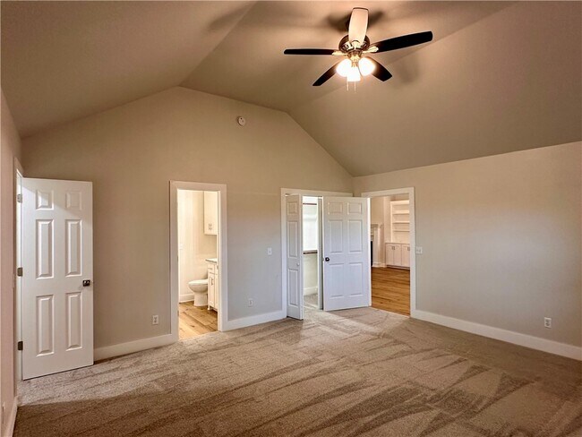 Building Photo - 2137 E Stanwyk Dr