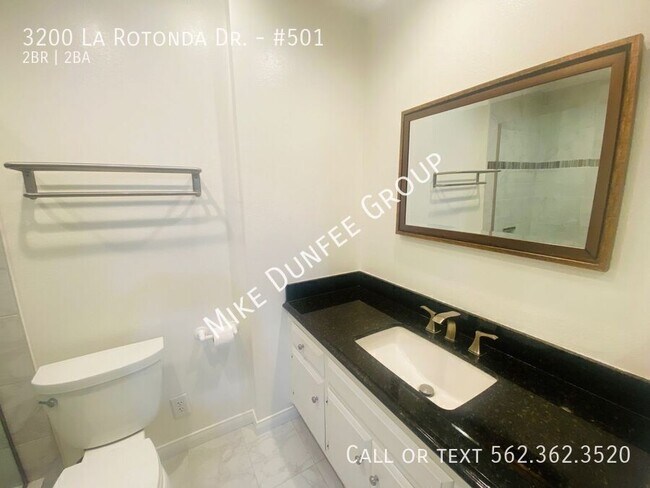 Building Photo - 3200 La Rotonda Dr