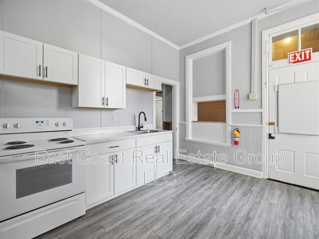 Building Photo - 323 N Potomac St