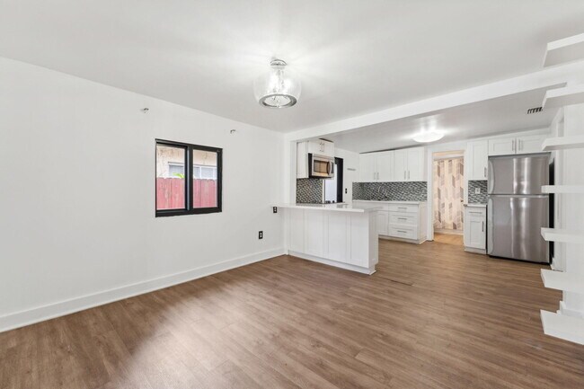 Building Photo - 1204 NW 70th St
