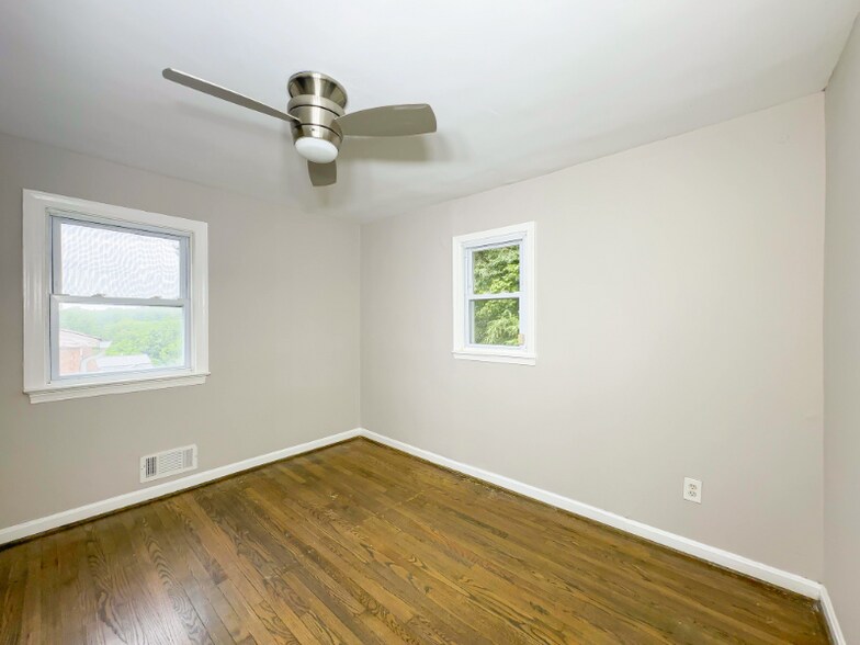 Building Photo - 1206 Quo Ave